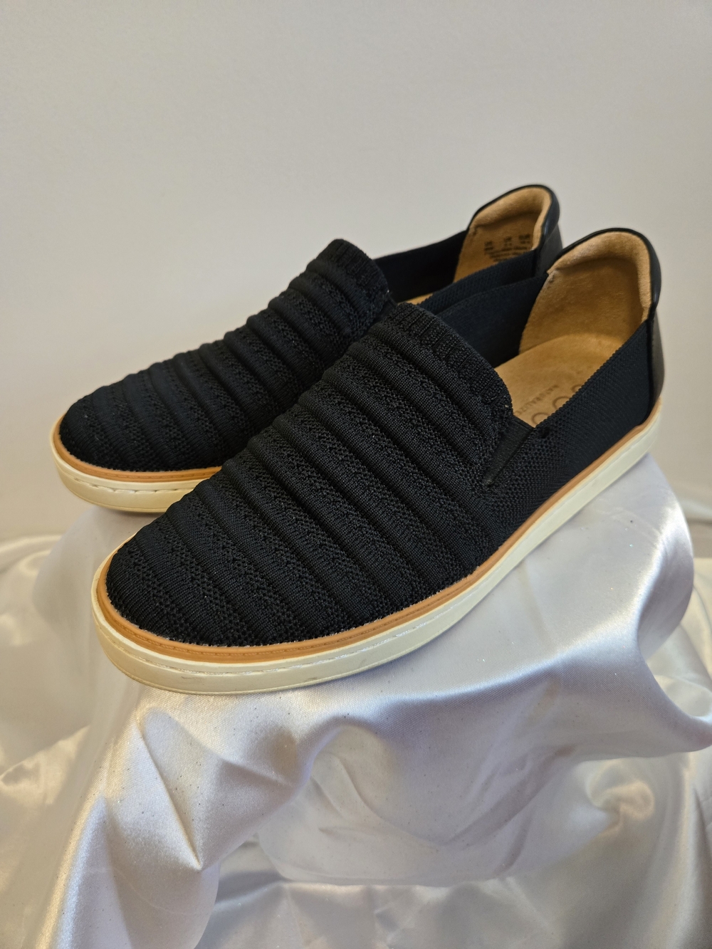 Naturalizer Soul Black Knit Slip-On Sneakers with Cream Trim